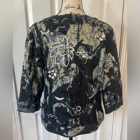 Chico's - Denim Blue Jacket with sequins designs in excellent condition size 2 - Picture 4 of 16